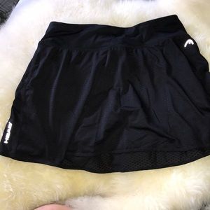 Black Head brand skort